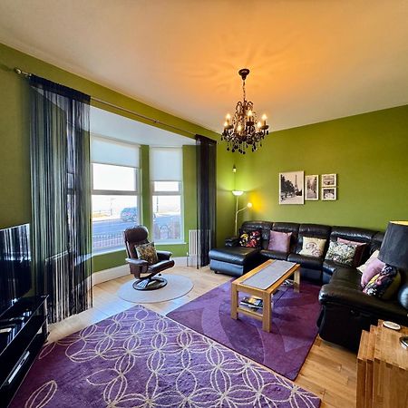 The Beach Front Apartment, Amazing Frontline Sea Views Тайнмут Екстериор снимка