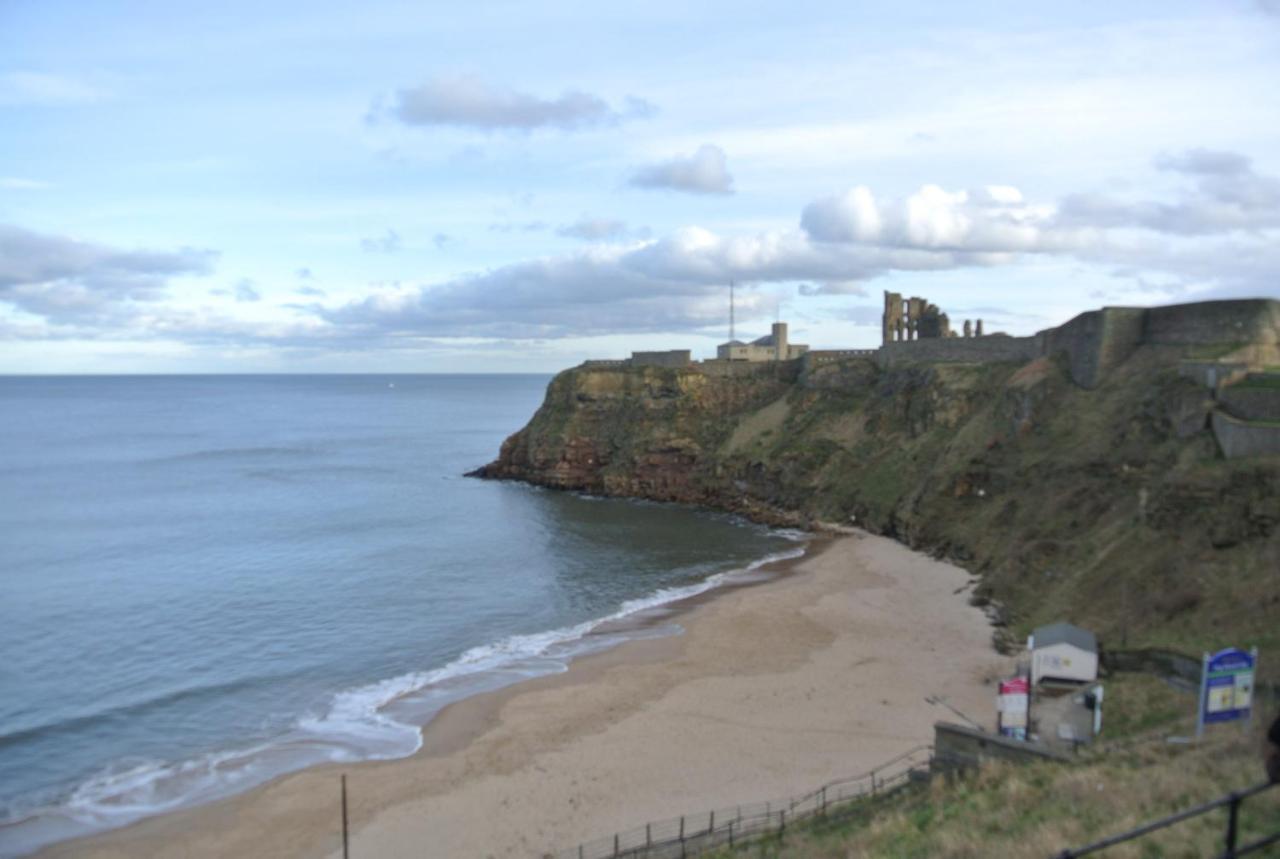The Beach Front Apartment, Amazing Frontline Sea Views Тайнмут Екстериор снимка