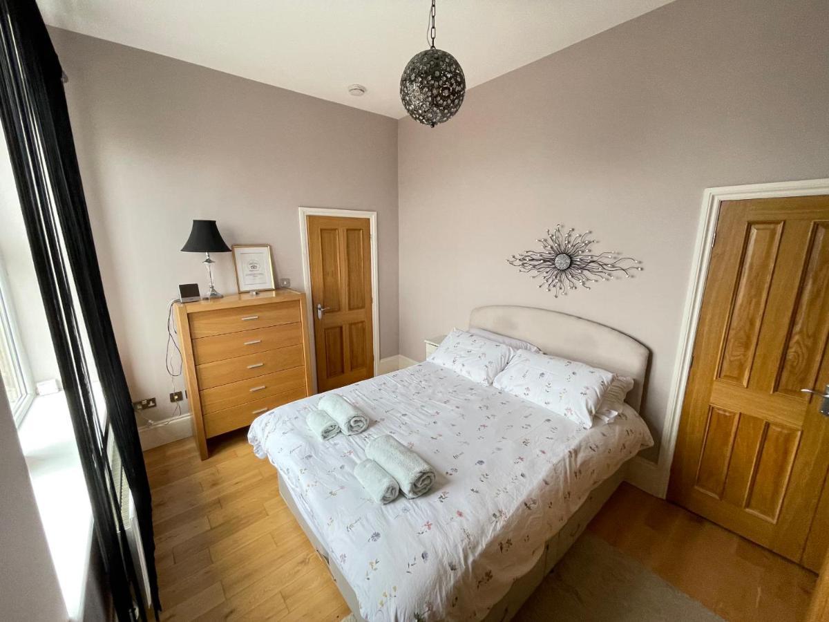 The Beach Front Apartment, Amazing Frontline Sea Views Тайнмут Екстериор снимка