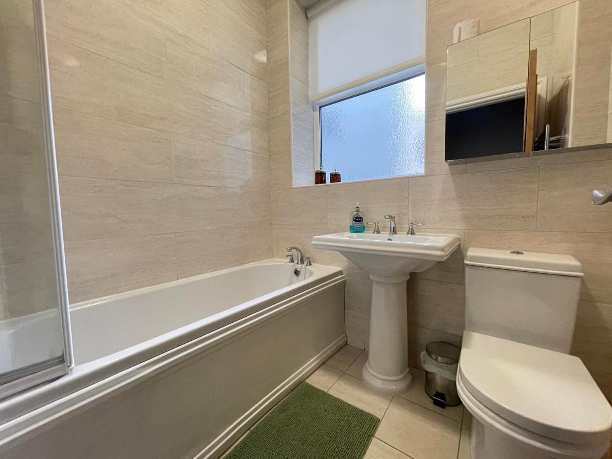 The Beach Front Apartment, Amazing Frontline Sea Views Тайнмут Екстериор снимка